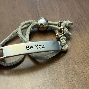 Bar bracelet with leather straps
